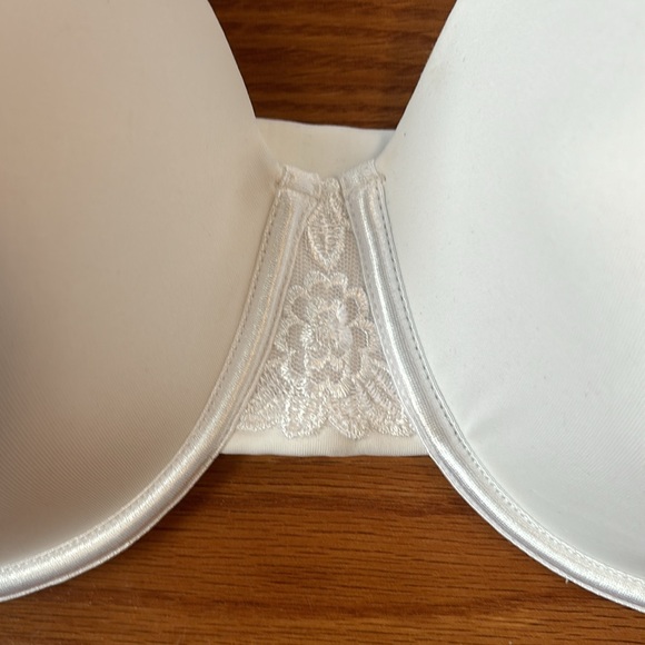 NWT Vanity Fair Beauty Back White Full Figure Underwire Smoothing Bra Size 40DD - Picture 2 of 10
